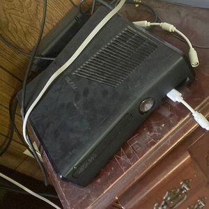 I am selling a Xbox 360 with 15+ games n 3 controllers with digital games